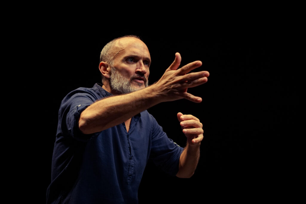 Pierre Matras dans François, le Saint jongleur de Dario Fo et Franca Rame